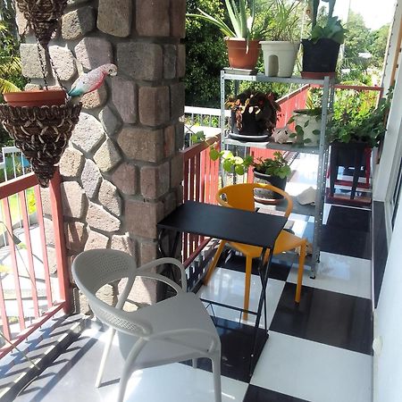 Chambre Avec Cuisine Et Sdb Semi-Privatives Separees Dans Un Ecrin De Verdure เลส์อาบิมส์ ภายนอก รูปภาพ