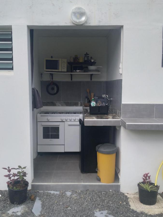 Chambre Avec Cuisine Et Sdb Semi-Privatives Separees Dans Un Ecrin De Verdure เลส์อาบิมส์ ภายนอก รูปภาพ