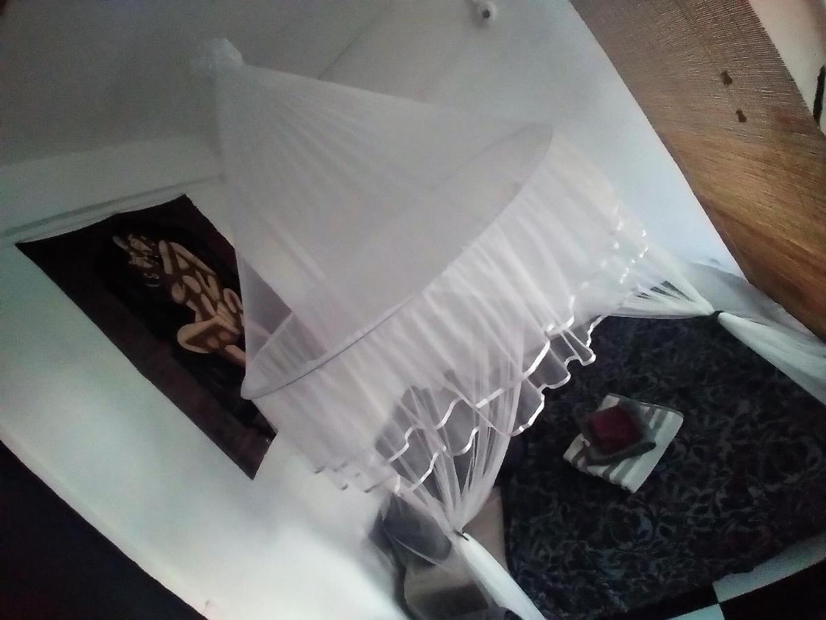 Chambre Avec Cuisine Et Sdb Semi-Privatives Separees Dans Un Ecrin De Verdure เลส์อาบิมส์ ภายนอก รูปภาพ