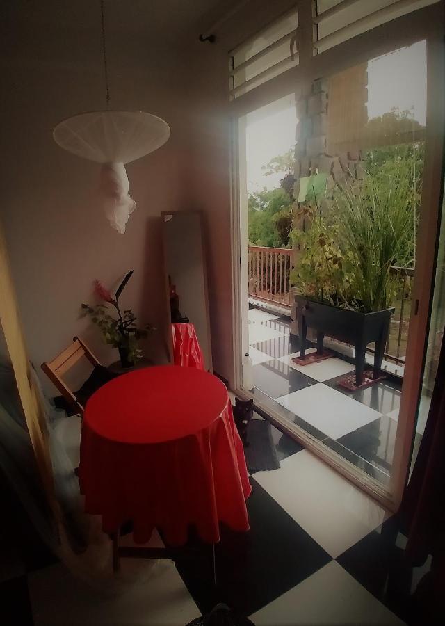 Chambre Avec Cuisine Et Sdb Semi-Privatives Separees Dans Un Ecrin De Verdure เลส์อาบิมส์ ภายนอก รูปภาพ