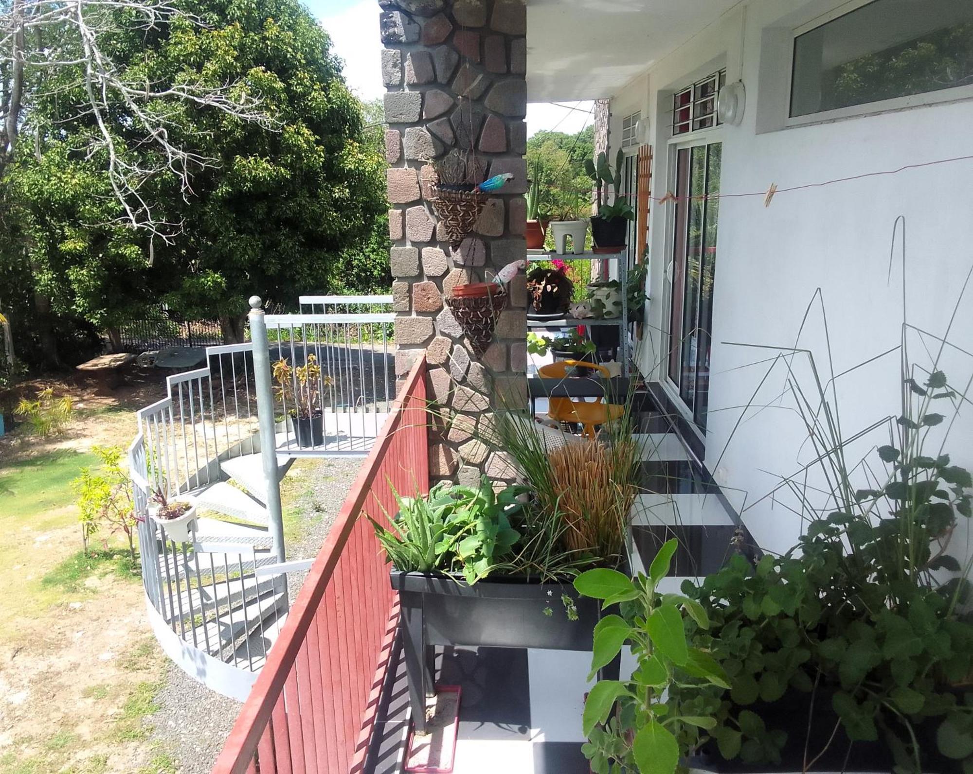 Chambre Avec Cuisine Et Sdb Semi-Privatives Separees Dans Un Ecrin De Verdure เลส์อาบิมส์ ภายนอก รูปภาพ